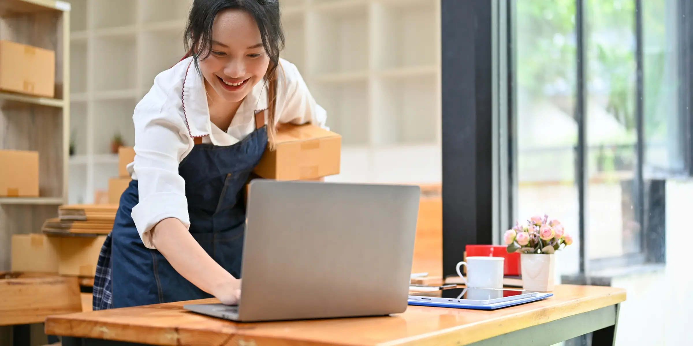Keywords: woman, working